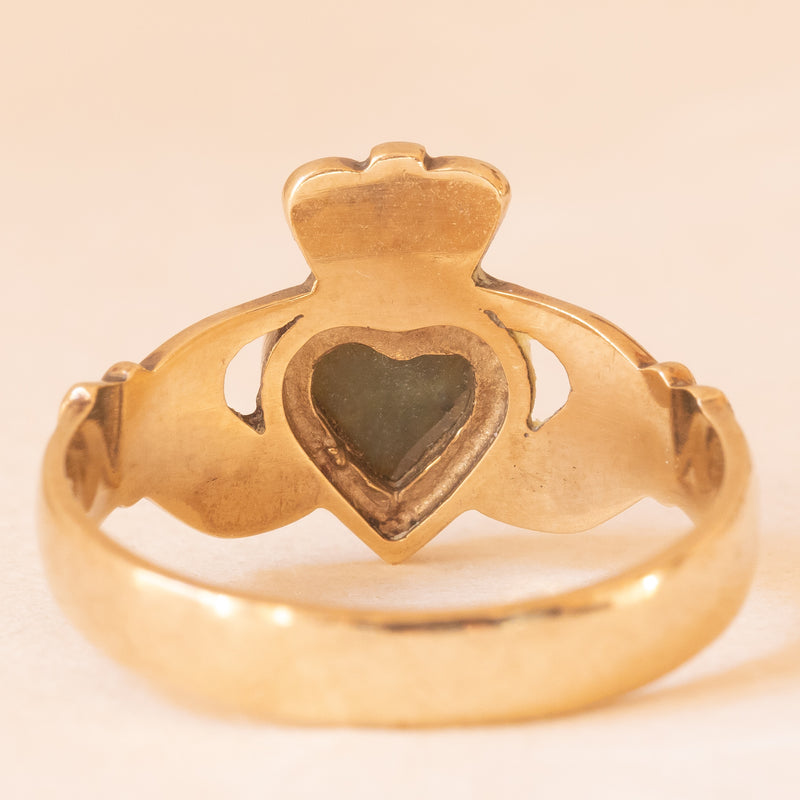 Anello Claddagh irlandese in oro giallo 9K con marmo verde irlandese (Connemara)