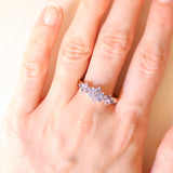 Vintage-Ring aus 9-karätigem Gelbgold mit floralem Dekor und Tansaniten (ca. 0.75 ctw), Jahr 2005