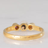 Trilogie vintage en or jaune 18 carats avec rubis (environ 0.14 ct) et perle blanche, années 60/70