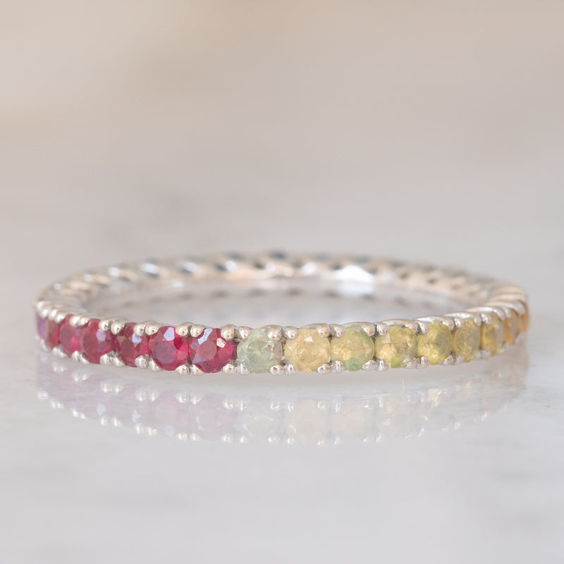 Eternity arcobaleno in oro bianco 18K con zaffiri (1.30ctw ca.)