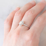 Anello a margherita a goccia in platino con diamanti (0.61ctw), anni ‘2000