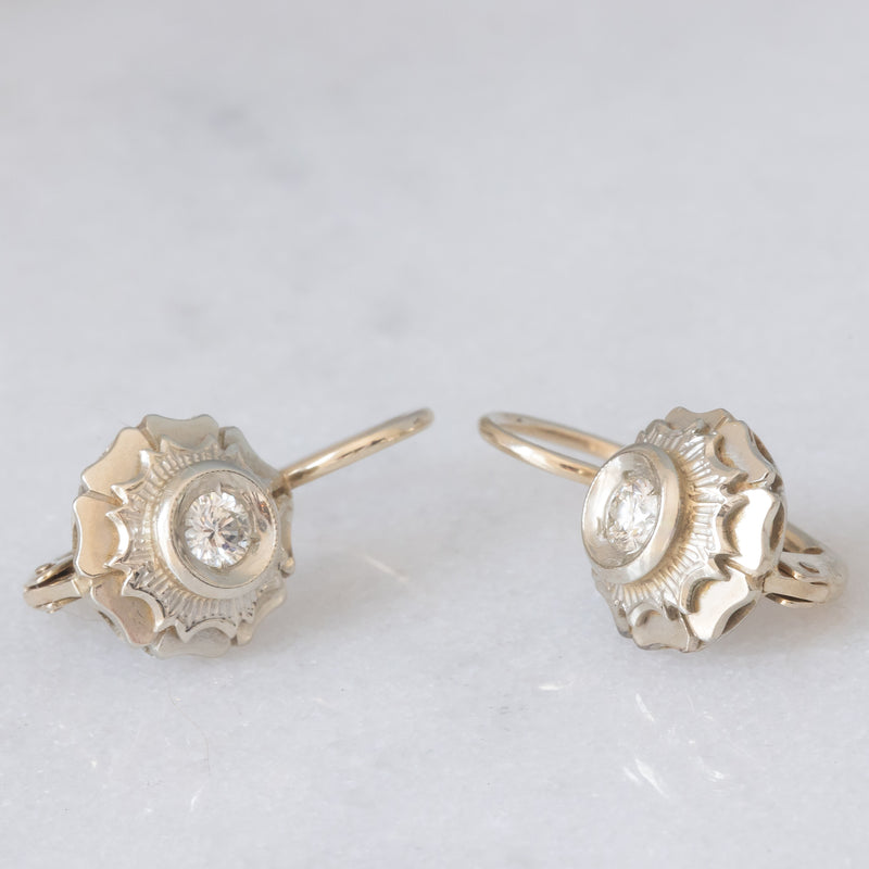 Orecchini Art Déco in oro bianco 18K con diamanti di taglio brillante (0.30ctw ca.), anni ‘30/‘40
