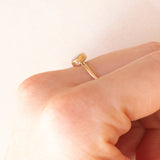 Solitario vintage in oro giallo 9K con opale (0.25ct ca.), anno 1976