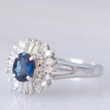Anello ballerina in platino con zaffiro (0.64ct) e diamanti (0.50ctw), anni ‘80