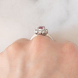 Anello a margherita vintage in platino con rubino (0.62ct) e diamanti (0.36ctw), anni ‘70/‘80