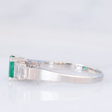 Anello vintage in stile Art Déco in platino con smeraldo (0.80ct) e diamanti (0.49ctw), anni ‘90