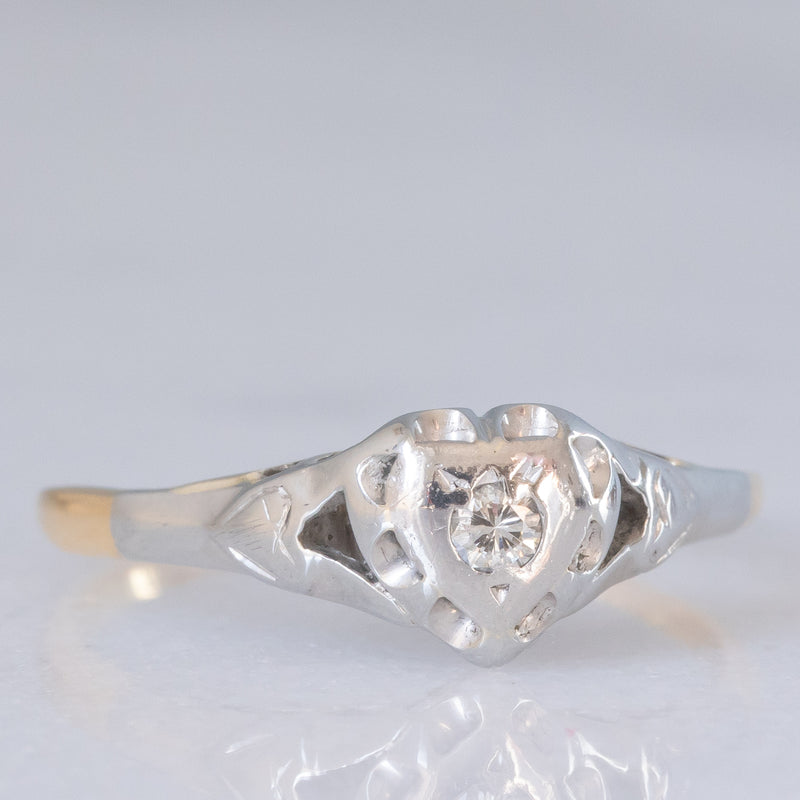 Solitario Art Déco a forma di cuore in oro giallo 18K e platino con diamante (0.03ct ca.), anni ‘20/‘30