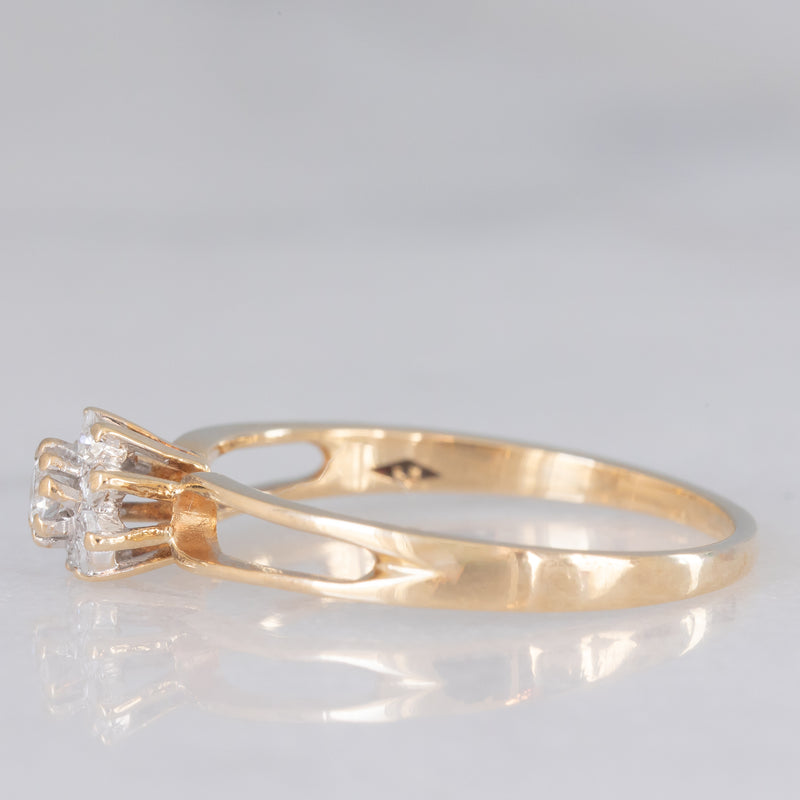 Anello a margherita in oro giallo 9K con diamanti (0.20ctw ca.), anno 1975