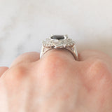 Anello a margherita vintage in platino con zaffiro (4.74ct) e diamanti (0.86ctw), anni ‘80