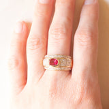 VINTAGE-BANDRING AUS 18K GELBGOLD MIT RUBIN (CA. 1.40 KT.) UND DIAMANTEN IM BRILLANTSCHLIFF (CA. 1 KT.), 70er/80er Jahre