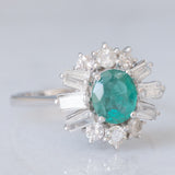 Bague ballerine vintage en or blanc 18 carats avec émeraude (0.70 ct environ) et diamants taille brillant et taille conique (1 ct environ), années 70