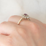 Anello a margherita vintage in oro bianco 14K con rubino (0.50ct ca.) e diamanti (0.30ctw ca.), anni ‘70/‘80