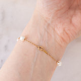 Braccialetto vintage in oro giallo 18K con perle bianche, anni ‘60/‘70