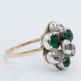 Anello a fiore antico in oro giallo 14K e argento con diamanti di taglio rosetta e paste di vetro verde, fine ‘800