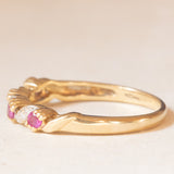 Veretta vintage in oro giallo e bianco 9K con rubini (0.25ctw ca.) e diamanti (0.03ctw ca.), anni ‘70/‘80