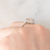 Anello a margherita vintage con diamante fancy di 1.68ct e con diamanti bianchi di contorno, anni ‘90/anni ‘2000
