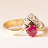 Ring aus 14-karätigem Gelb- und Weißgold mit synthetischem Rubin (ca. 0.90 ct) und Diamanten im Brillantschliff (ca. 0.50 ctw), 20er Jahre