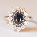 Vintage-Gänseblümchenring aus 14 Karat Weißgold mit Saphiren (ca. 2 ct) und Diamanten im Brillantschliff (ca. 0.80 ctw), 70er Jahre