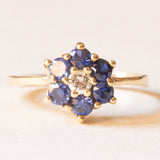 Vintage 14K yellow gold daisy ring with synthetic sapphires (approx. 0.60ctw) and brilliant cut diamond (approx. 0.10ct), 80s/90s