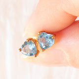 Vintage-Ohrringe mit hellem Herz aus 9-karätigem Gelbgold mit blauem Topas (ca. 1 ctw)