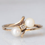 Trilogy vintage in oro giallo 9K con perle bianche e diamante di taglio huit-huit, anni ‘50/‘60
