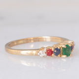 Veretta vintage in oro giallo 9K con smeraldo (0.10ct ca.), rubini (0.10ctw ca.), zaffiri (0.10ctw ca.) e zirconi bianchi