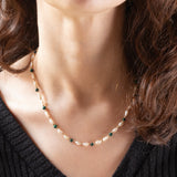 Collana vintage in oro giallo 9K con perle bianche e malachiti
