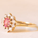 Anello a margherita vintage in oro giallo e bianco 14K con tormalina rosa (0.50ct ca.) e diamanti (0.08ctw ca.), anni ‘70