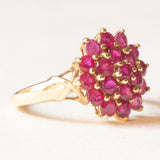 Vintage-Blumenring aus 9-karätigem Gelbgold mit synthetischen Rubinen (ca. 1 Karat), 70er/80er Jahre
