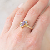Anello bypass in oro giallo 9K con tanzaniti (0.91ctw ca.) e zaffiri bianchi