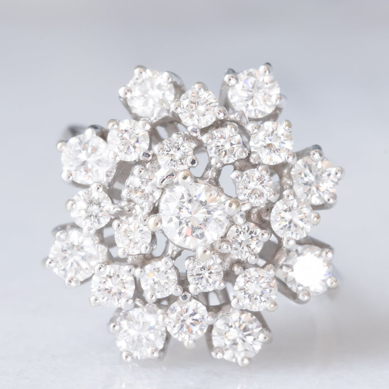 Anello a fiocco di neve vintage in oro bianco 18K con diamanti di taglio brillante (1.33ctw ca.), anni ‘70