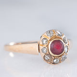 Bague ancienne en or jaune 18 carats en forme de marguerite, ornée de pâte de verre rose et de diamants taille rose, début des années 900