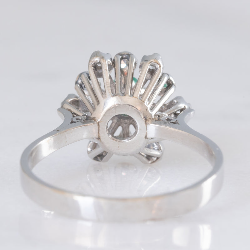 Anello a fiocco di neve in oro bianco 14K con smeraldo (0.13ct ca.) e diamanti (0.24ctw ca.), anni ‘70