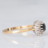 Anello a margherita vintage in oro giallo e bianco 9K con zaffiro (0.30ct ca.) e diamanti (0.10ctw ca.), anni ‘80