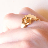 Vintage-Ring aus 18 Karat Gelbgold, verziert mit einem Schild und zwei Meerjungfrauen, 60er Jahre