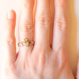 Anello Claddagh vintage in oro giallo e bianco 9K con cubic zirconia e con motivi celtici