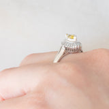 Anello ballerina in platino con diamante giallo (0.35ct) e diamanti bianchi (0.35ctw), anni ‘2000