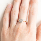 Vintage-Blumenring aus 18-karätigem Gelb- und Weißgold mit Diamanten (ca. 0.18 ctw), 40er/50er Jahre