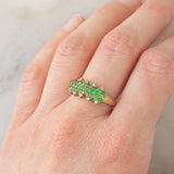 Anello in oro giallo 9K con tsavoriti (0.65ctw ca.) e zaffiri bianchi