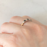 Bague vintage en or jaune 9 carats avec saphirs (environ 0.18 ct au total) et diamants taille brillant (environ 0.16 ct au total), année 1987