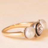 Trilogy antico in oro giallo 18K e argento con perle bianche e diamante di taglio vecchia miniera (0.48ct ca.), anni ‘10/‘20