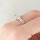 Anel Art Déco em ouro branco 14K com diamantes de lapidação antiga europeia (aprox. 0.90 ct), década de 30.