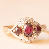 Vintage-Ring aus 9-karätigem Gelb- und Weißgold mit Granaten (ca. 0.70 ctw) und Diamanten, 60er Jahre