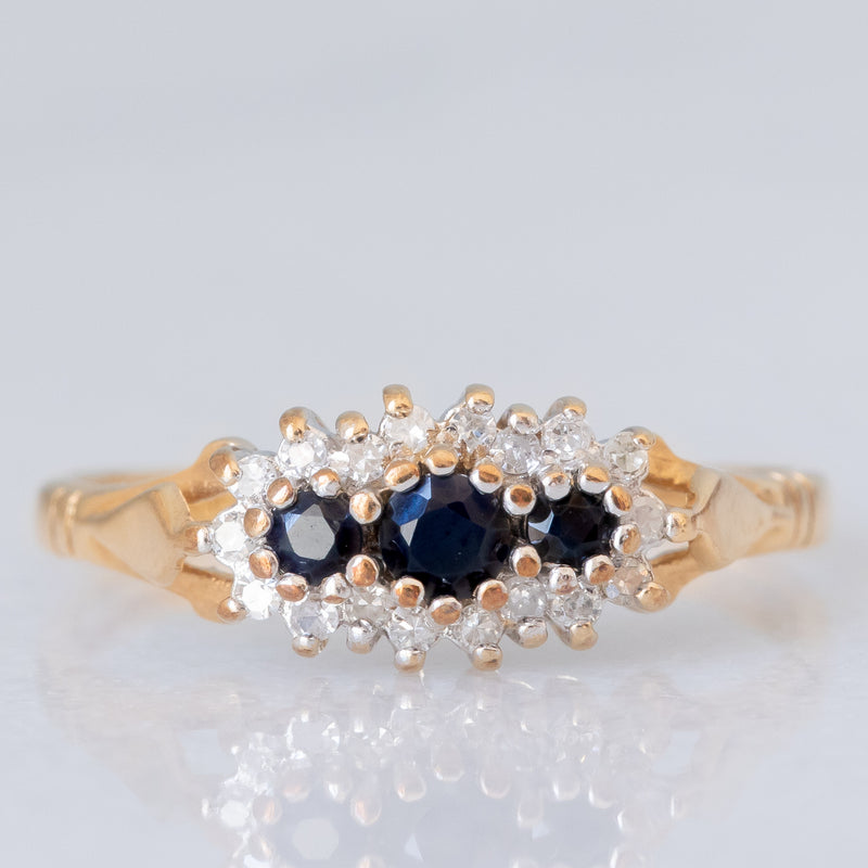 Anello vintage in oro giallo 9K con zaffiri (0.20ctw ca.) e diamanti (0.18ctw ca.), anni ‘70/‘80