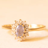 Anello a margherita vintage in oro giallo 9K con zaffiro (0.40ct ca.) e diamanti (0.06ctw ca.), anno 1993