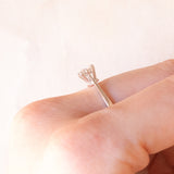 Solitario in oro bianco 18K con diamante di taglio vecchia Europa (0.35ct ca.)