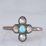 Anel antigo em forma de flor, em ouro amarelo 14K e prata, com turquesa e diamantes lapidados em rosa (aproximadamente 0.50 ct), final do século XIX.