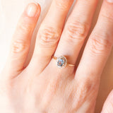 Vintage-Gänseblümchen-Ring aus 9-karätigem Gelb- und Weißgold mit blauem Topas (ca. 0.40 ct) und Diamanten (ca. 0.03 ctw), Jahr 1989
