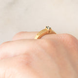 Solitario in oro giallo 9K con diamante blu trattato (0.07ct)