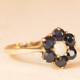 Bague fleur vintage en or jaune 9 carats avec saphirs (environ 0.80 ct) et opale (environ 0.15 ct), années 80